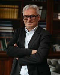 Portrait photo of Christoph Schneider