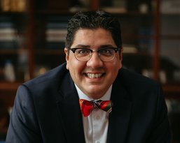 Portrait photo of Professor Emanuel Towfigh