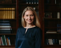 Portrait photo of Professor Franziska Krause