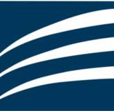 Drei geschwungene Linien in einem quadratischen blauen Feld, die eine dynamische Bewegung darstellen.
Drei geschwungene Linien in einem quadratischen blauen Feld, die eine dynamische Bewegung darstellen.